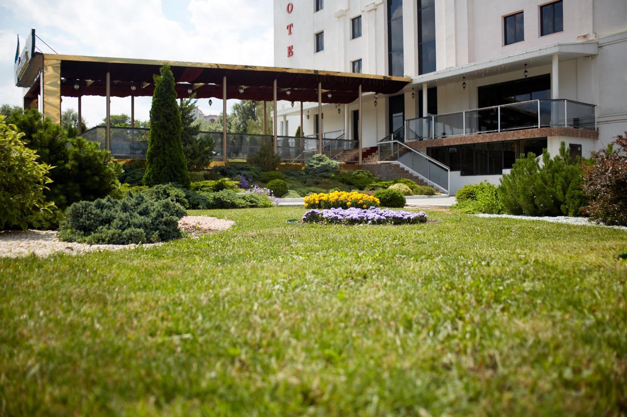Garden Hall Ternopil Eksteriør billede